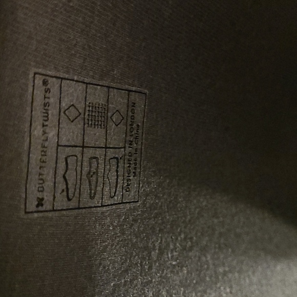 Size 8 Butterfly twist rainboots - Picture 3 of 5